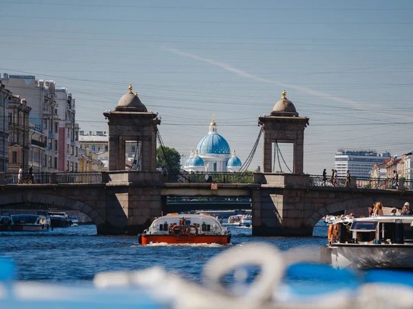 Теплоходная прогулка по каналам и Большой Неве «Северная Венеция» - фото 1