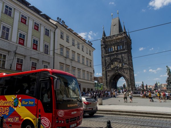 Прага в вашем ритме: автобус Hop-on Hop-off + аудиогид по центру - фото 2