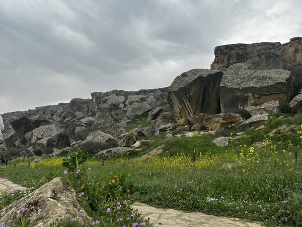 Гобустан, вулканы, розовое озеро и Каспийское море — из Баку - фото 3