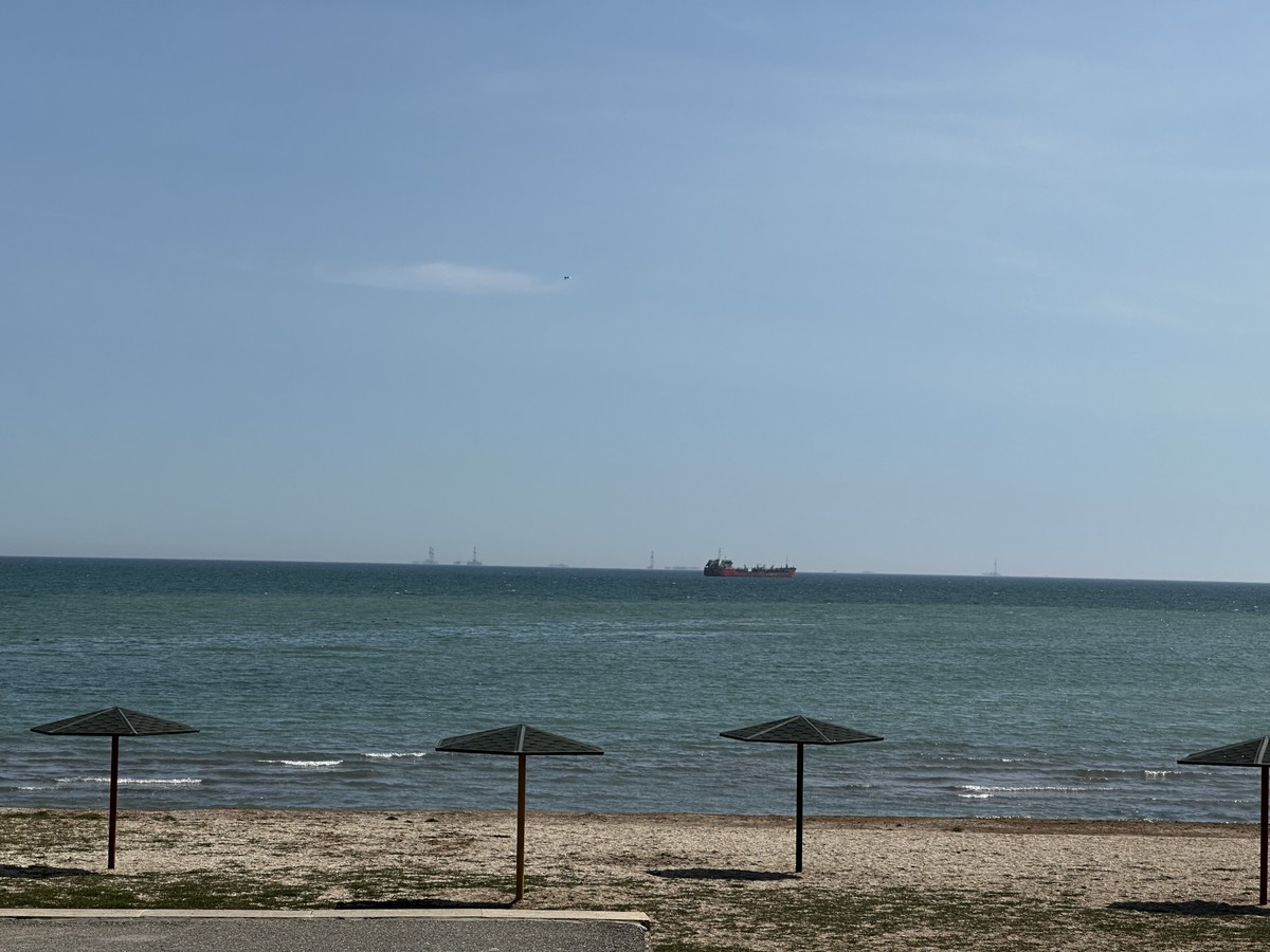 Гобустан, вулканы, розовое озеро и Каспийское море — из Баку
