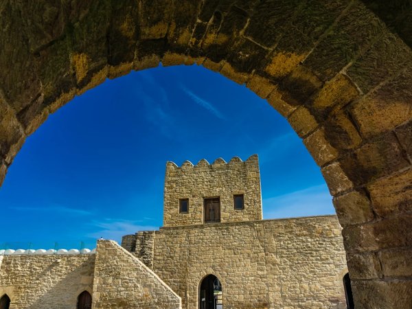 Бакинский Санторини, крепость Рамана, гора Янардаг и храм огня - фото 4