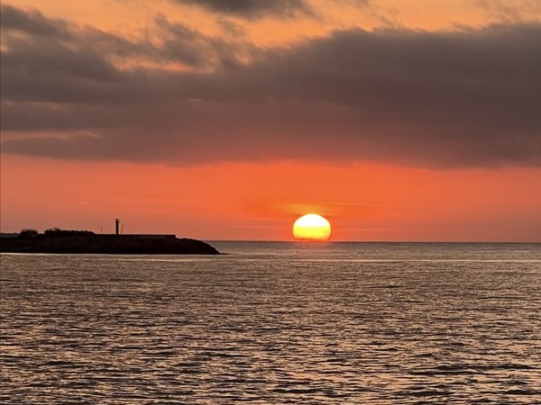Морская прогулка на катере с вином и закусками - фото 4