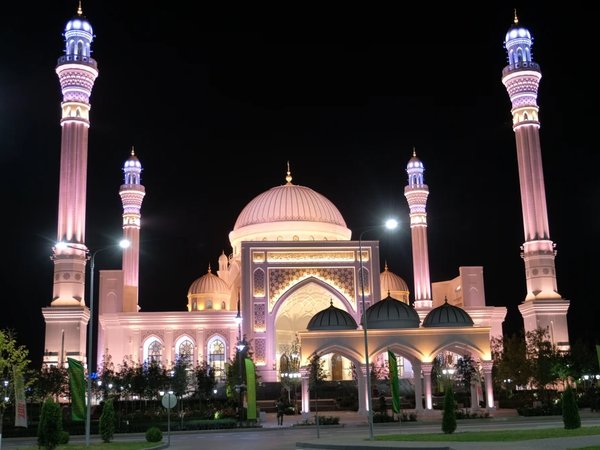 Восточная сказка: вечерние огни Грозного и мечетей Чечни - фото 1