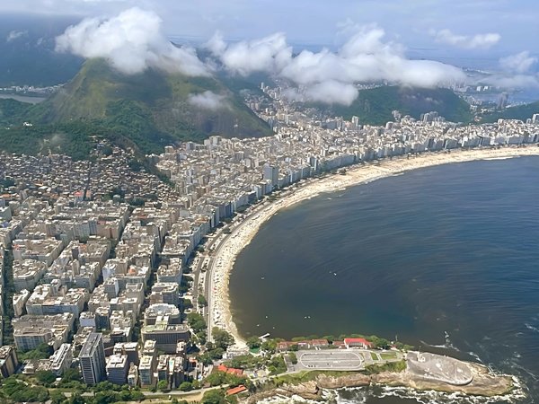Над Рио-де-Жанейро — на вертолёте без дверей - фото 1