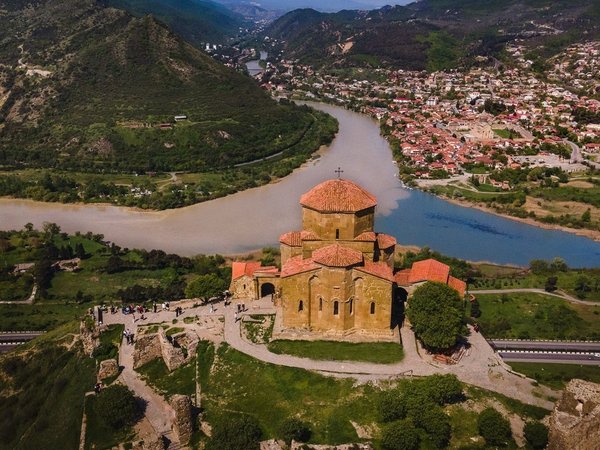 Исторический аромат Грузии: от Джвари до винных хранилищ