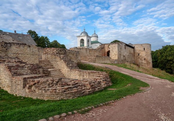 Автобусно-пешеходная экскурсия по Печорам и Изборску - фото 4