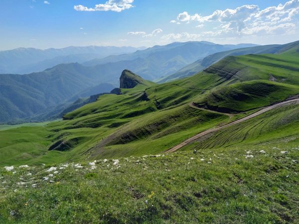 Белые скалы Сарцапата: треккинг в горы