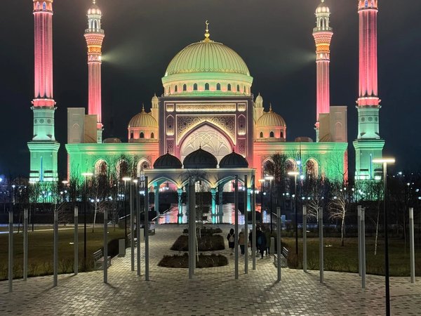 Вечерние Грозный, Аргун и Шали в подсветке - фото 1