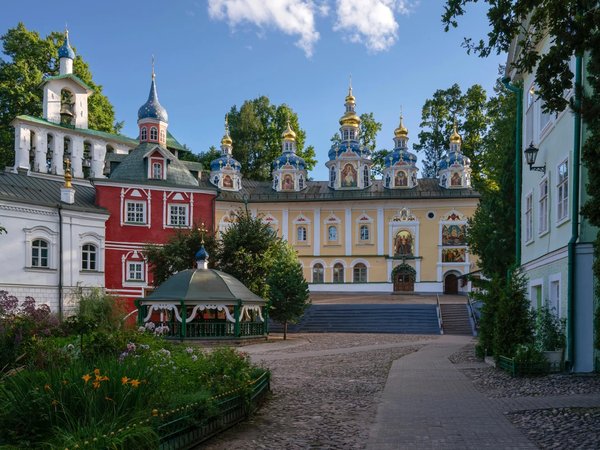 Туда, где оживает история: Псков, Пушкинские Горы, Печоры и Изборск - фото 2