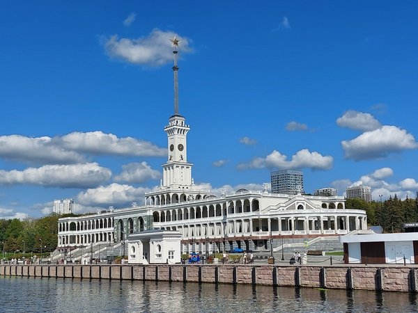 По каналу имени Москвы — к усадьбе Коcмодемьянское