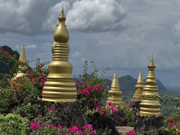 Небесные висячие пагоды Сурат Тхани - фото 4