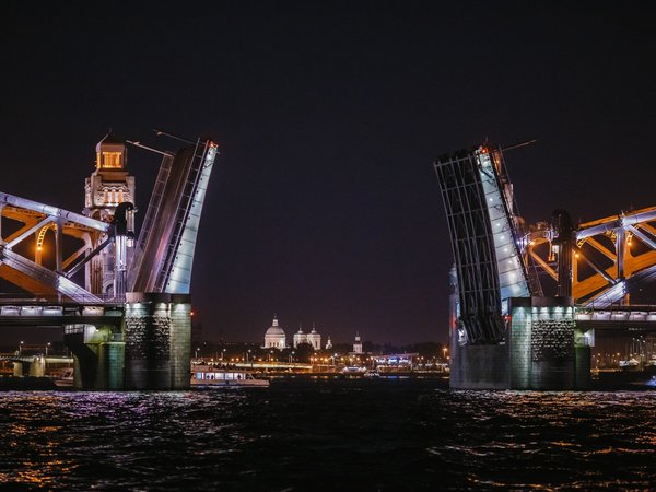Прогулка на развод мостов «Ночной круиз-концерт»