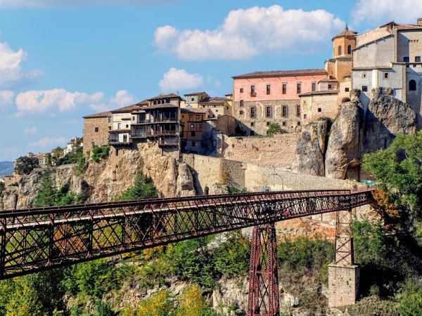 «Висячие дома» Куэнки и Зачарованный город - фото 1