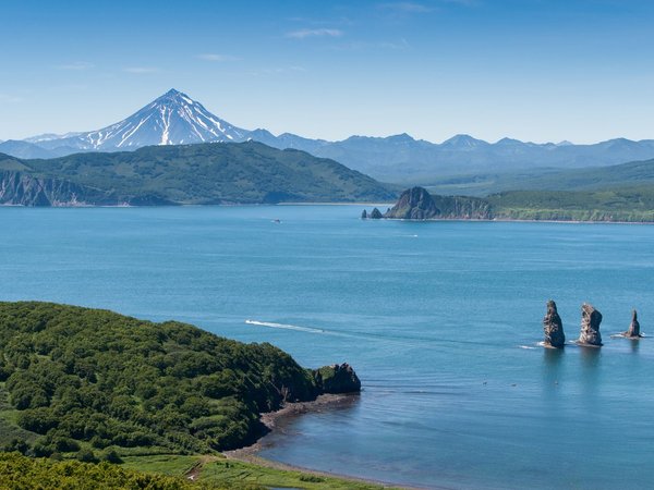 Морская прогулка к скалам Три Брата и рыбалка в бухте Тихая - фото 1