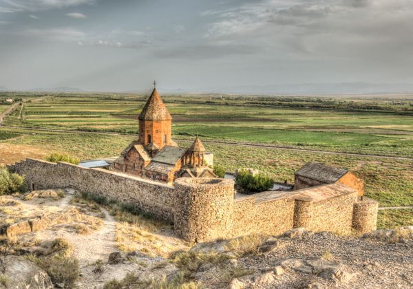 Христианские сокровища Армении: Хор Вирап, Эчмиадзин, Звартноц - фото 1