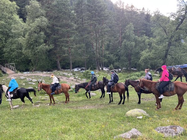 Домбай: прогулка на лошадях среди живописных гор - фото 3
