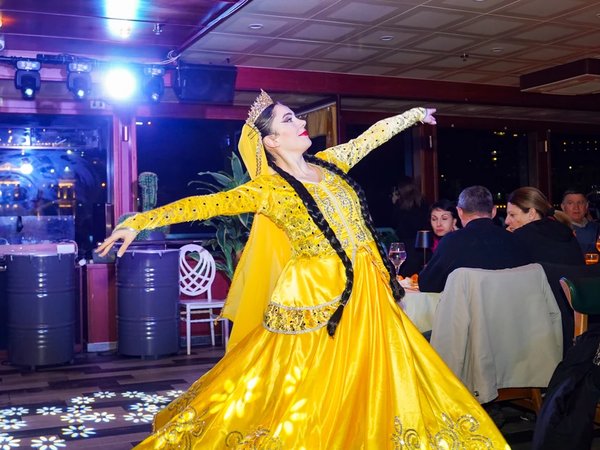 Магия ночного Стамбула: круиз по Босфору, ужин и турецкое шоу - фото 2