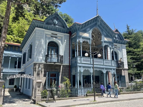 Край виноделия, Тбилисское море и город любви: 7 дней в Грузии - фото 2