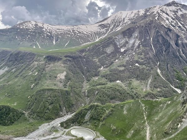 Край виноделия, Тбилисское море и город любви: 7 дней в Грузии - фото 1
