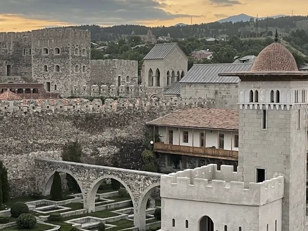 Край виноделия, Тбилисское море и город любви: 7 дней в Грузии - фото 4