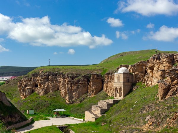 Мавзолей Дири Баба, Шемаха и деревня ремесленников Лагич - фото 2