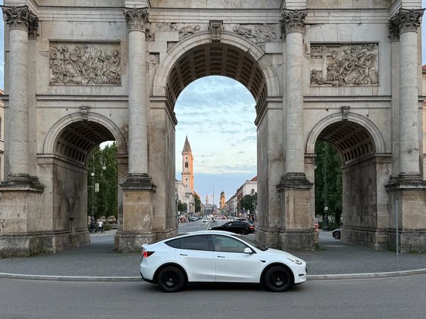 Главное в Мюнхене — на Tesla - фото 1