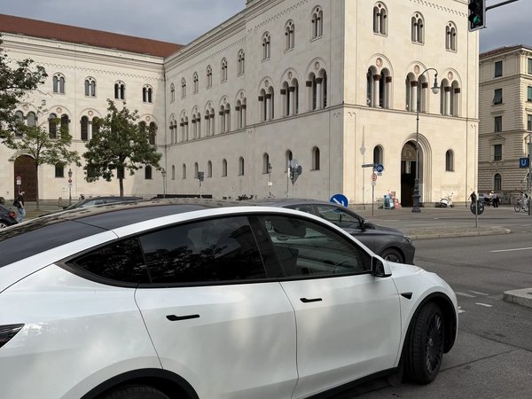 Главное в Мюнхене — на Tesla - фото 2