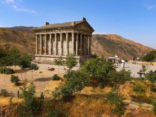 Армения за 1 день: Храм Гарни, монастырь Гегард и озеро Севан - фото 4