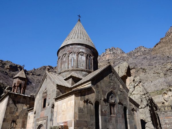 Армения за 1 день: Храм Гарни, монастырь Гегард и озеро Севан - фото 3