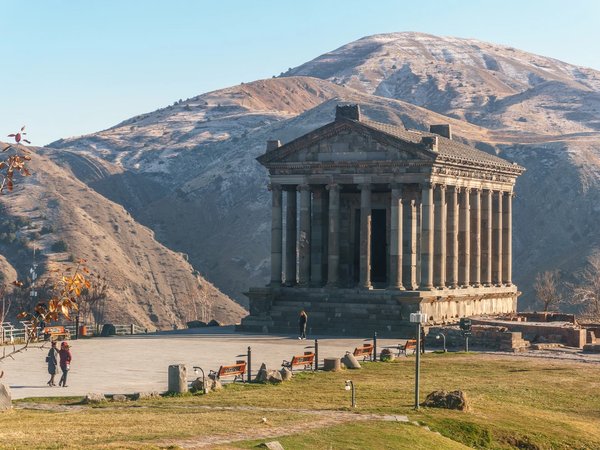 Армения за 1 день: Храм Гарни, монастырь Гегард и озеро Севан - фото 1