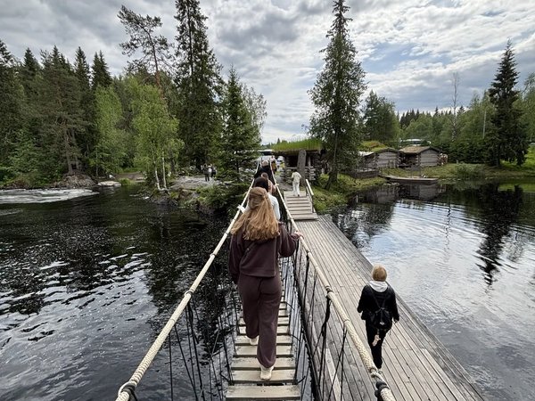 Из Санкт-Петербурга в Карелию: «Рускеала», россыпь водопадов и наследие прошлого - фото 4