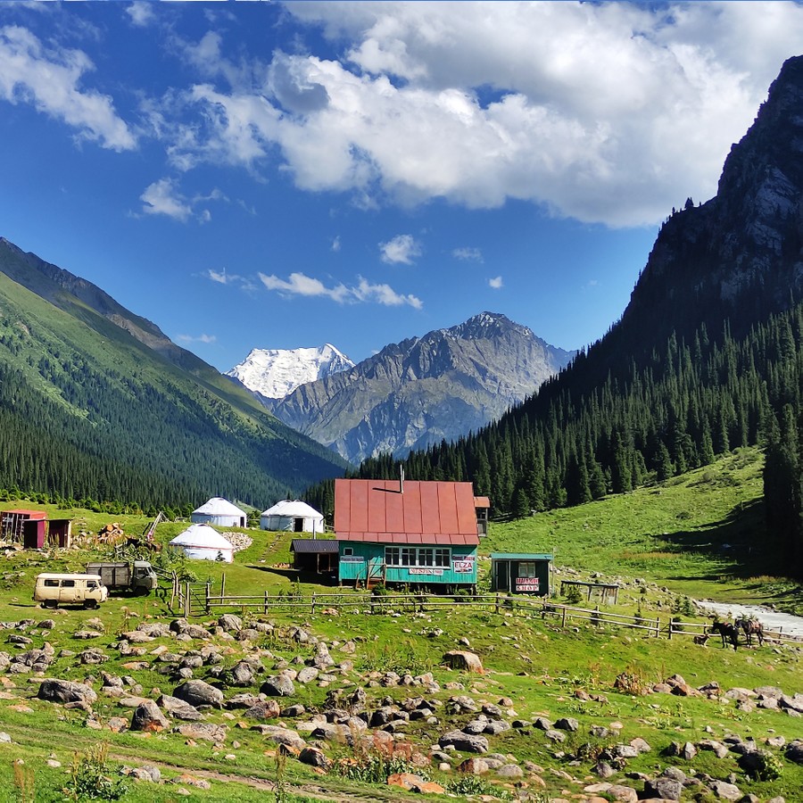Ущелье Алтын-Арашан, Каракол и термальные источники