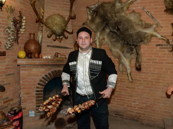 Радушная Грузия: праздничный ужин в тбилисской семье - фото 2