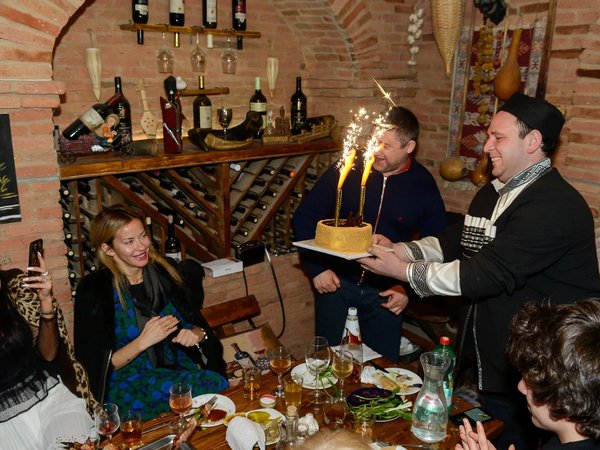 Радушная Грузия: праздничный ужин в тбилисской семье - фото 3