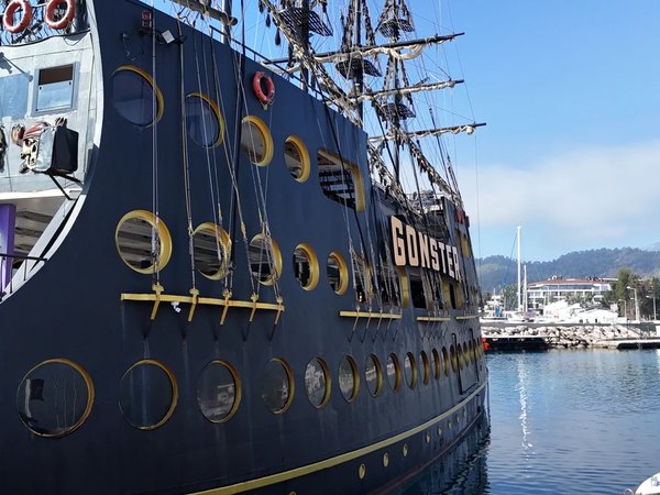 Групповая прогулка на пиратской яхте по Средиземному морю - фото 2