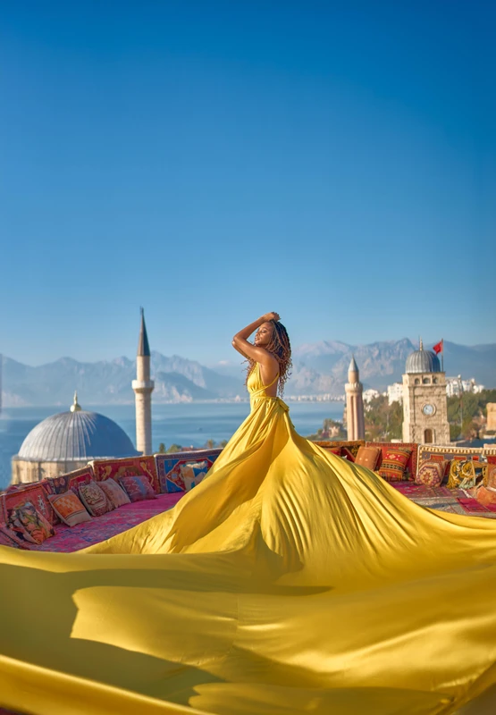 Фотосессия в летящих платьях в Анталье