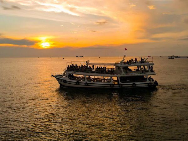 Ночная рыбалка на кальмаров и закат на море - фото 1