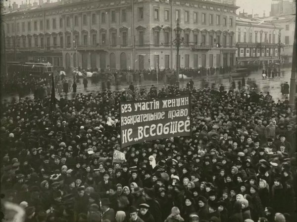 Невский проспект в дни революции