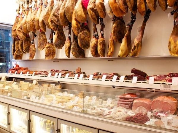 Сыры и хамон легендарной марки Joselito под дивное вино - фото 1