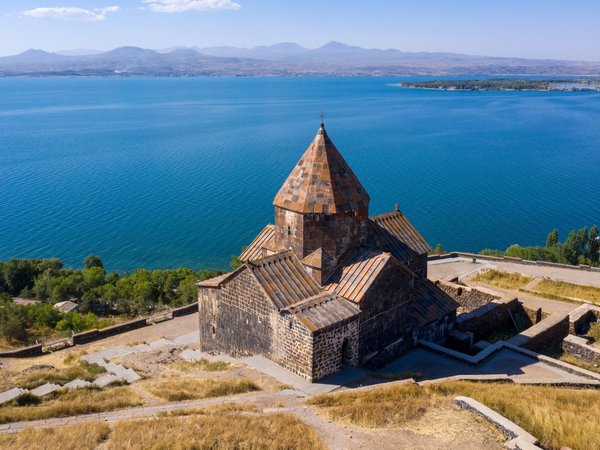 Пляжный отдых на озере Севан + экскурсия в монастырь Севанаванк - фото 2