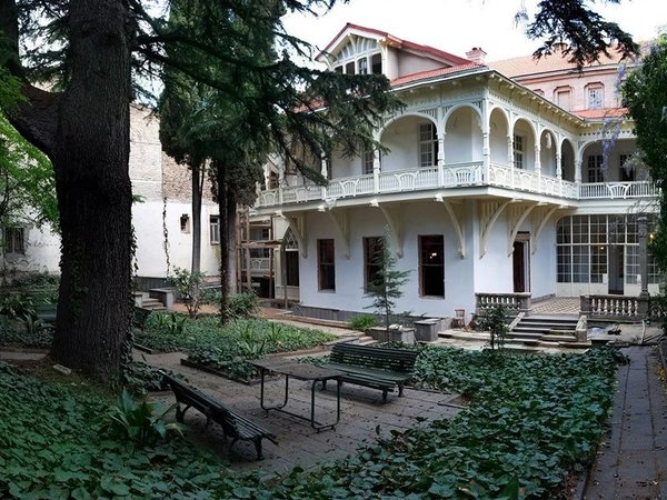 Блеск и нищета Тифлиса 19 века: авторская экскурсия по району Сололаки - фото 1