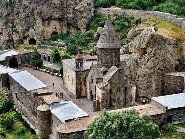 Многогранная Армения: от языческого Гарни до монастыря Гегард - фото 2