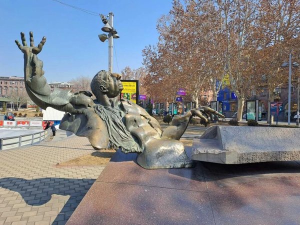 По историческому центру Еревана — с гидом-историком - фото 1