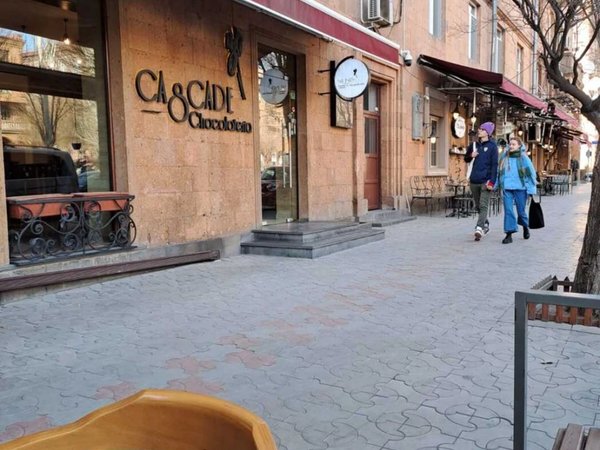 По историческому центру Еревана — с гидом-историком - фото 3