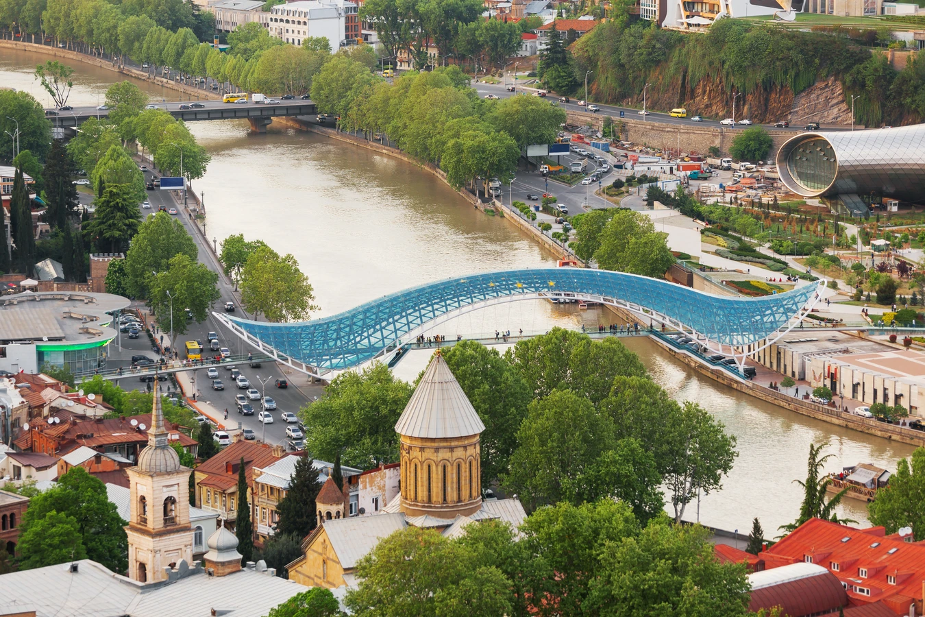 Гармония древнего и современного Тбилиси