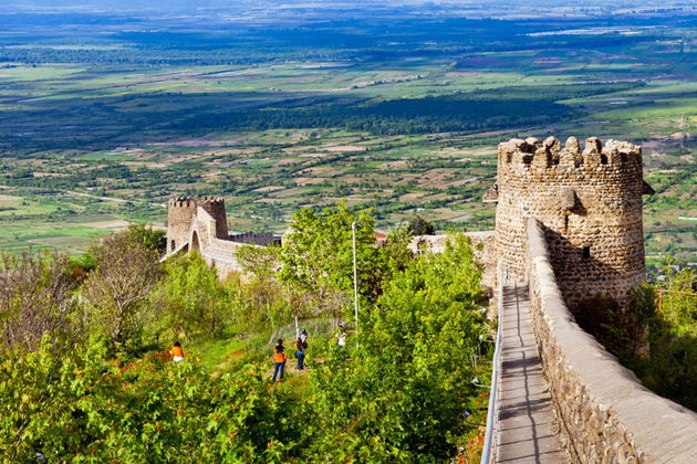 Фото экскурсии - Винное путешествие по Кахетии с посещением Сигнахи, монастыря Бодбе и Телави - 6