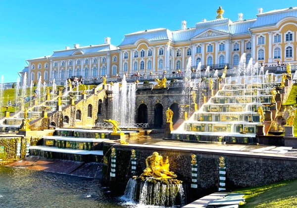 В Петергоф к искрящимся фонтанам на комфортабельном автомобиле - фото 1