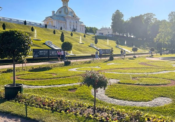 В Петергоф к искрящимся фонтанам на комфортабельном автомобиле - фото 3