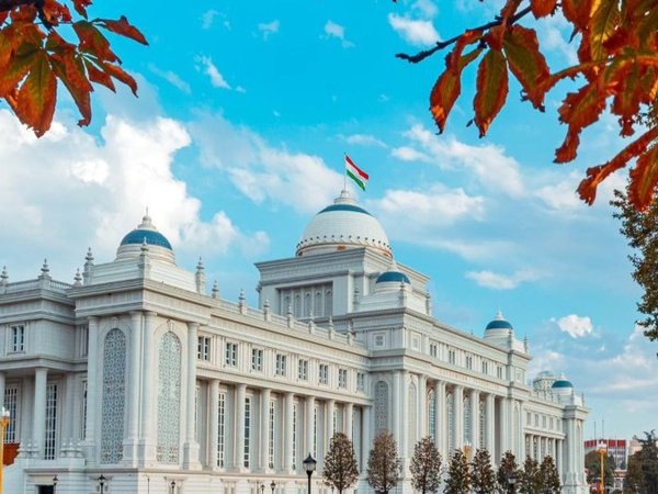 По Душанбе на автомобиле — парки, дворцы, колорит