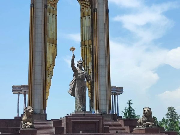 По Душанбе на автомобиле — парки, дворцы, колорит - фото 3